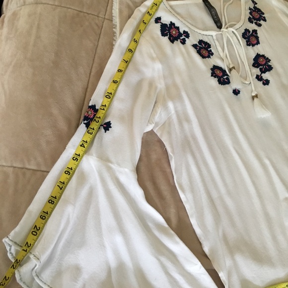 NWOT white bell sleeve boho blouse w/floral trim - Picture 5 of 6
